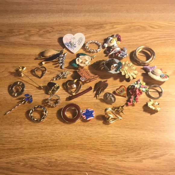 Vintage Jewelry - Vintage brooches and pins lot